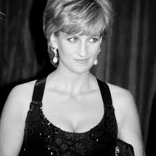 Als schüchternes kindermädchen heiratete sie 1981 den britischen thronfolger charles. Prinzessin Diana Liegt Sie Ganz Woanders Begraben Brigitte De