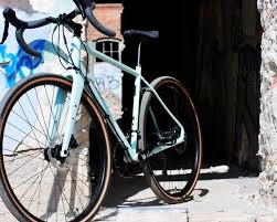 Specialized Sequoia 2018 Gravelbike Noch Vor Ein Paar Jahrzehnten Unterschieden Wir Nicht Zwischen Rennradern Und Tourenbikes Es Gab E Fahrrad Rennen Rad