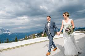 We did not find results for: Hochzeit Im Mai Wunderschoner Tag Mit Schnee Auf Der Tanzbodenalm