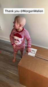 @morganwallen send Gracie a Christmas present!! She’s in love  ♥️♥️🎁🎄#fightingleukemiasincebirth #prayersforgracie #fypシ