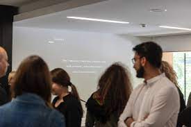 Elle est la première élection de miss france retransmise à la télévision, sur fr3 le mercredi 31 décembre 1986 depuis le studio 15 de la sfp aux buttes chaumont de 22h à 1h du matin et la seule présentée par guy lux, avec céleste prior au. Kunstlerhaus Stuttgart