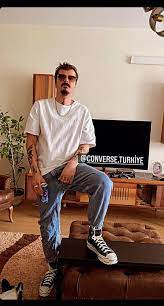 ozgur adli kullanicinin 010100001110011 panosundaki pin siyah rap muzik bayrak