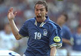 20 years ago chiesa said he was going to be the one to score goals after batistuta in fiorentina and he's doing it! Bi 1897 On Twitter In 1996 Enrico Chiesa Scored Against Czech Republic At The European Championships For Italy 25 Years Later His Son Federico Chiesa Has Scored Against Austria Euro2020 Https T Co Rotjepttzg