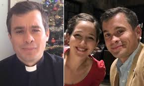 Is an american actor, singer, songwriter, and musician. Instagram Reverend Chris Lee Says His Faith Gave Him Strength When Wife Jenny Miscarried Twice Daily Mail Online