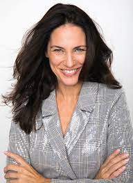 She has dark brown hair. Michelle Chiasson Portfolio Model Link