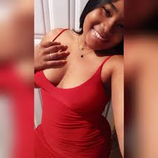 Ebony Robles's Instagram, Twitter & Facebook