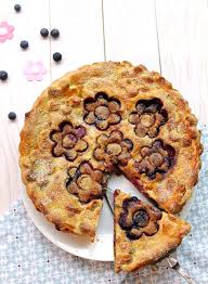 Tourte Fleur Aux Fruits Rouges Et Creme D Amandes Recette Alimentation Fruits Rouges Recette Salade De Fruits