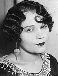 Uçak Kanadında Tenis Oynayan İki Çılgın Kadın