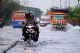 Pengertian akhlaq seorang muslim terhadap dirinya sendiri adalah sikap terhadap diri sendiri sebagaimana yang dituntunkan allah dan rasulnya. 12 Puisi Tentang Banjir 4 Bait 3 Bait 2 Bait Di Desa Dan Kota Klak Klik Bermutu