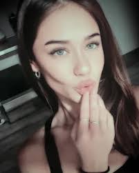 Kaylee Arias's Instagram, Twitter & Facebook