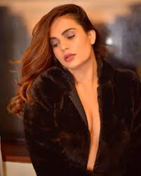 Anushka shetty debuted in the 2005 telugu film 'super' and rose to fame following her performance in 'vikramarkudu'. Zp2j7httduwymm