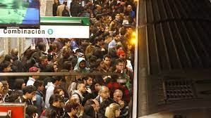 Los trenes más viejos de los respectivos modelos tienen por otra parte, en las cercanías de mirador se encuentra el museo interactivo mirador, uno de los mejores museos de todo chile lleno de ciencia. El Metro De Santiago Esta Transportando A 2 6 Millones De Personas En Dias Laborales Cooperativa Cl