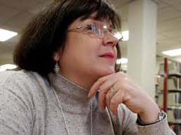 Su anillo de bodas cayó por el inodoro… ¡Y lo encontró nueve años después!