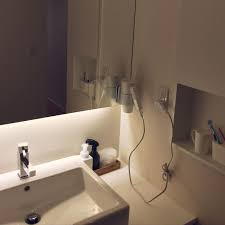 ドライヤーの収納ってどうしてる お手本となる素敵なアイデアをご紹介 folk ドライヤー収納 収納 インテリア 収納