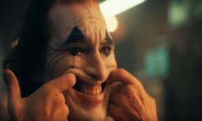 تم عرض الجوكر للمرة الأولى في مهرجان فينيسيا السينمائي الدولي النسخة 76 في 31 أغسطس 2019، حيث فاز بجائزة الأسد الذهبي، وهي أعلى جائزة في المهرجان. ÙÙŠÙ„Ù… Ø¬ÙˆÙƒØ± Ù„ØªÙˆØ¯ ÙÙŠÙ„Ø¨Ø³ ÙÙŠ Ø§Ù„Ø¨Ø¯Ø¡ ÙƒØ§Ù† ÙˆØ§ÙƒÙŠÙ† ÙÙŠÙ†ÙŠÙƒØ³ Ø§Ù„Ù‚Ø¯Ø³ Ø§Ù„Ø¹Ø±Ø¨ÙŠ