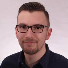 Ich habe einen neuen Job und arbeite jetzt als Junior-Projektleiter  Verkehrsstationen bei Deutsche Bahn.