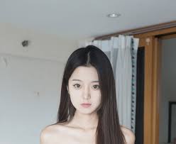 請問這三位模特是誰呢？ - 閒聊板| Dcard