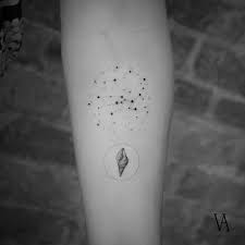 Toros de pablo picasso, animaciones inspiradas en una fotografía de picasso dibujando con un luz. Tatuaje De La Constelacion De Tauro Y Un Caracol De