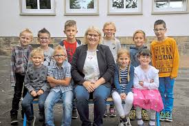 Mit großer freude und engagement bohrten die kinder löcher, pflanzten zwiebeln und schaufelten erde. 03 09 2018 Einschulungen In Hopsten Schale Und Halverde