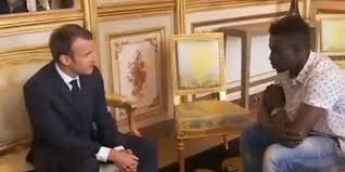 Paris | mamoudou gassama, un migrant malien sans papiers élevé au rang de héros en france après avoir sauvé un enfant, sera régularisé. Mamoudou Gassama Nouveau Heros National Le Point