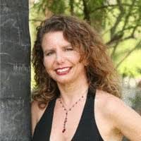 Maria Lobosco's Instagram, Twitter & Facebook