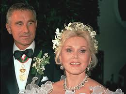 Zsa Zsa Gabor With Her Ninth Husband Frederic Prinz Von Anhalt Celebrity Weddings Zsa Zsa Gabor Zsa Zsa