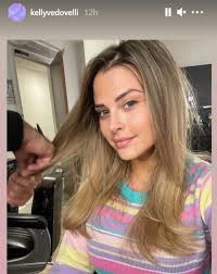 91,072 likes · 35 talking about this. Kelly Vedovelli Canon Elle Devoile Sa Beaute Naturelle Sur Instagram Mce Tv