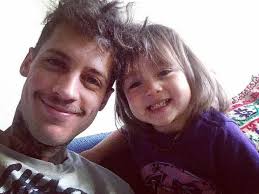 Fotos: Ex integrante de Kudai disfruta de su hija