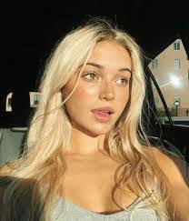 Jade Cruz's Instagram, Twitter & Facebook