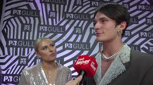 His birthday, what he did before fame, his family life, fun trivia facts, popularity rankings, and more. Adrian Sellevoll Avslorte Ny Kjaereste Youtube