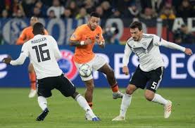 Avec l'ambition de redorer leur blason au niveau international, les pays bas affrontent l'ukraine pour démarrer l'euro 2021, ce dimanche 13 juin 2021. Pays Bas Allemagne Sur Quelle Chaine Et A Quelle Heure Voir Le Match En Direct