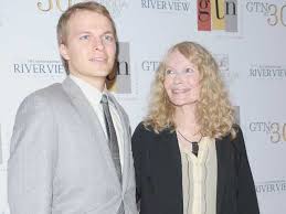 Farrow suggests in a 2013 vanity fair interview mr. Frank Sinatra May Be Father Of Mia Farrow And Woody Allen S Son Ronan