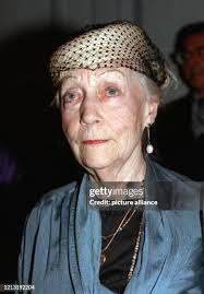 15 Modejournalistin Stock Photos, High-Res Pictures, and Images