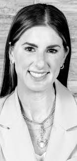 Tracy Mee's Instagram, Twitter & Facebook