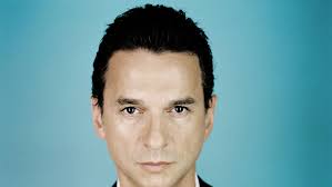 Dave gahan, en permanence sous les effets de l'héroïne, est incontrôlable et alterne crises mystiques, démence et accès de violence. Musicares Map Fund Benefit To Honor Dave Gahan Kevin Lyman Grammy Com