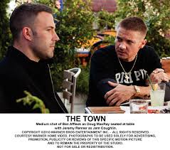 The town feels as if ben affleck watched the opening scene from the dark knight and asked that's the premise, but not the actual story. Dvd The Town Stadt Ohne Gnade Negativ