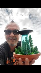 UFO diarama 6 inches round, #zimad #mixedmediaartist #mixedmedia #greatful  #humbled #writer #artist #diarama #UFO #woods #cabin #cabininthemountains  #cabininthewoods🌲 #light #work #havingfun #lamboy ...