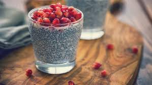 Chia seed adalah salah satu makanan bernutrisi tinggi yang aman dikonsumsi oleh ibu hamil maupun menyusui. 7 Manfaat Penting Chia Seed Untuk Ibu Hamil