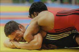 El objetivo consiste en ganar el combate haciendo caer al adversario al suelo y manteniendo sus dos hombros fijos sobre el tapiz o ganando por puntuación mediante la valoración de las técnicas y acciones conseguidas sobre el. Lucha Grecorromana Aprende Todo Lo Necesario 2020