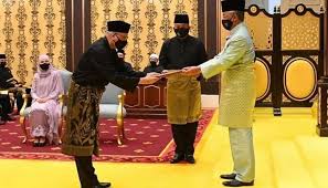 Malaysia's king will pick a new prime minister as soon as possible, but the nominee will be subjected to a confidence vote in parliament to demonstrate his majority, the palace said in a statement on wednesday. Woubszbruvscpm