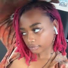 Ella Rocha (@daniellavrocha)