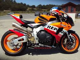 Convicing Replica Of 2008 Rcv Using A 2007 Fireblade And Surprisingly Few Modifications Honda Sport Bikes Super Bikes Ninja Bike
