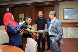 Dato' samsuni bin mohd nor, setiausaha persekutuan sabah. Ipptar Rasmi Ø¹Ù„Ù‰ ØªÙˆÙŠØªØ± Pihak Ipptar Membuat Kunjungan Hormat Ke Pejabat Setiausaha Persekutuan Sabah Terima Kasih Ybhg Dato Samsuni Mohd Nor Setiausaha Persekutuan Sabah Menerima Kunjungan Kami Https T Co Vyflzsfklv