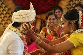 The Wedding Story Of The Spirited Gayathri And Her Sweet Sriram Wedding Story Indian Wedding Photography Wedding Set Up