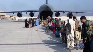 Seit tagen wird vor terroranschlägen rund um den flughafen in kabul gewarnt. Vdksfix6lubmum