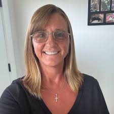 What vet in the Henryville area is recommended for an elderly cat with  prescription food and medication needs?