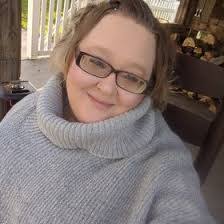 Amy Capers's Instagram, Twitter & Facebook