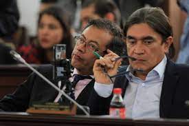 El senador bolívar obtuvo 32 votos y el voto en blanco logró más de 66 apoyos. Gustavo Petro Sale En Defensa De Gustavo Bolivar Congreso Politica Eltiempo Com