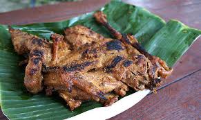 Rebus ayam bersama air kelapa, soda kue, bawang putih, daun salam, daun jati, daun jambu biji, lengkuas, dan jahe. Ayam Bakar 3 Berku Manisnya Bacem Gurihnya Santan Eatymologist