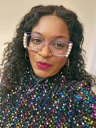 Nina Walls's Instagram, Twitter & Facebook